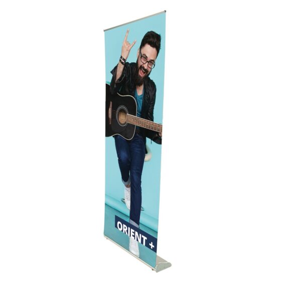 Roll-up Orient+ z grafiką gitarzysty i oznaczeniem Orient+